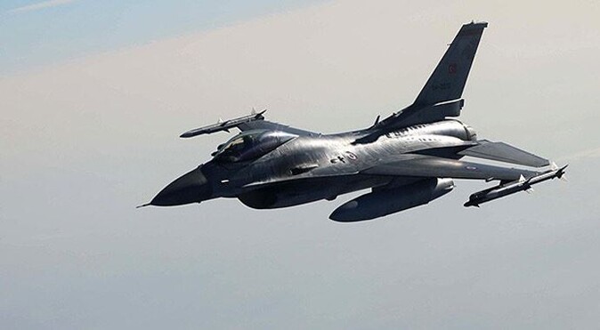 Suriye savaş uçakları Türkiye sınırında