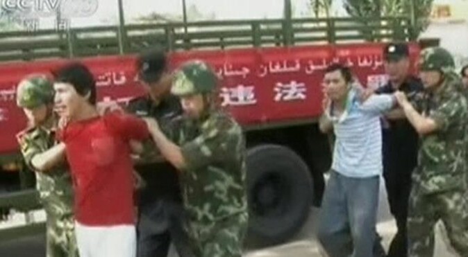 Çin polisi 13 Uyguru öldürdü