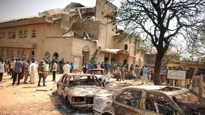 Nijerya&#039;da teröristler 30 kişiyi öldürüp, 60 kızı kaçırdı