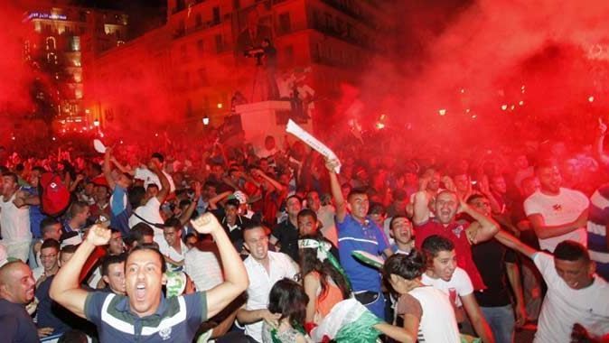 Cezayir&#039;de tur sevinci: 2 ölü, 31 yaralı