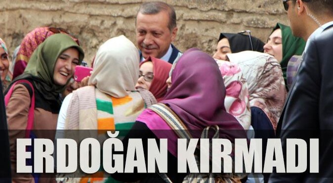 Başbakan Erdoğan kırmadı, bu pozu verdi