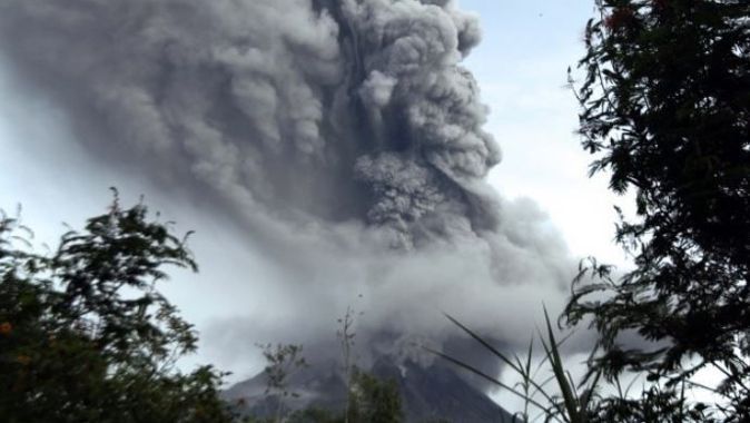 Sinabung Yanardağı faliyete geçti, 14 bin 300 kişi tahliye edildi