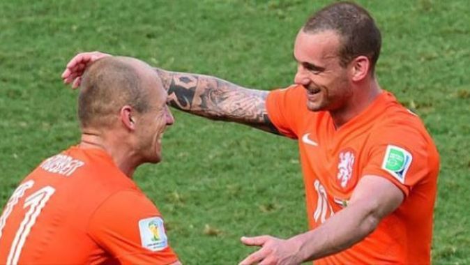 Robben ve Sneijder FIFA&#039;lık oldu!
