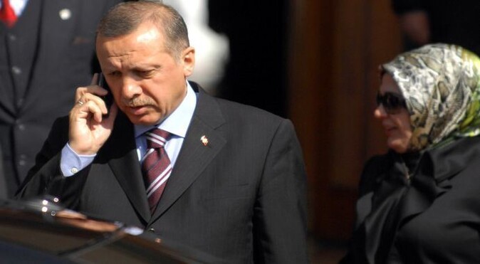 Başbakan Erdoğan&#039;dan Terim&#039;e tebrik telefonu