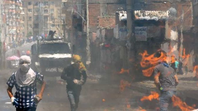 Diyarbakır&#039;daki cenazede olaylar çıktı