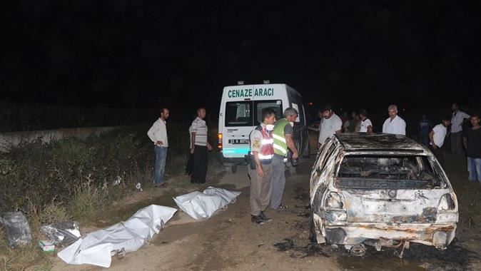 Tarsus&#039;ta 2 kardeş seyir halindeki araba alev alınca yanarak öldü