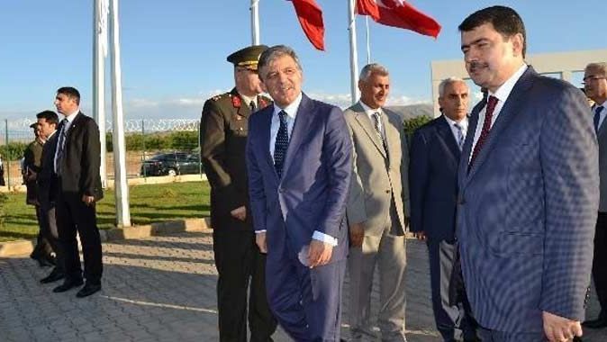 Abdullah Gül &#039;başbakan&#039; sloganlarıyla karşılandı - İZLE
