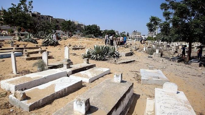 Gazze&#039;deki mezarlıklarda boş yer kalmadı