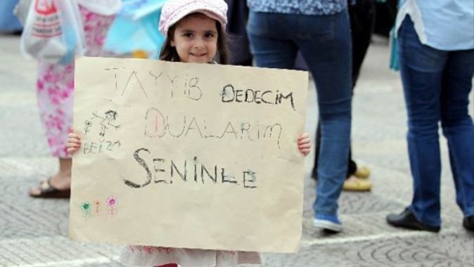 Minik kızdan Erdoğan&#039;a anlamlı pankart: Dedecim
