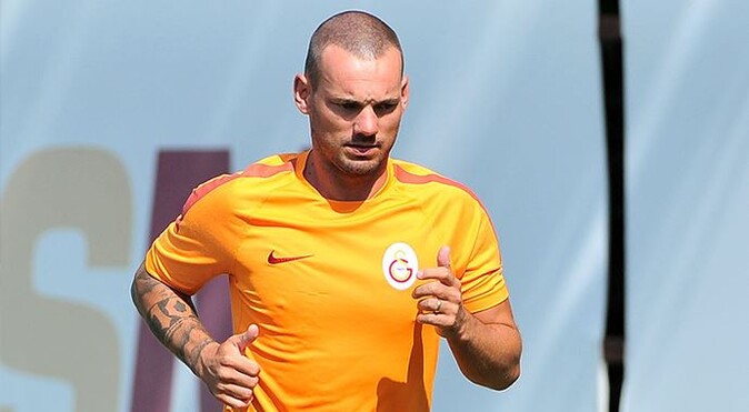 Galatasaray&#039;da Sneijder antrenmanlara başladı