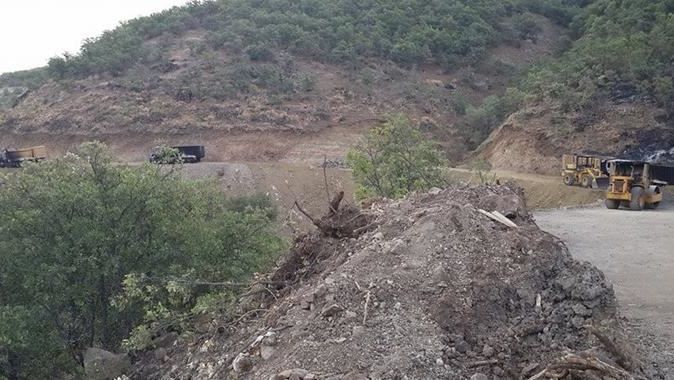 PKK şantiye bastı! 6 aracı yaktı