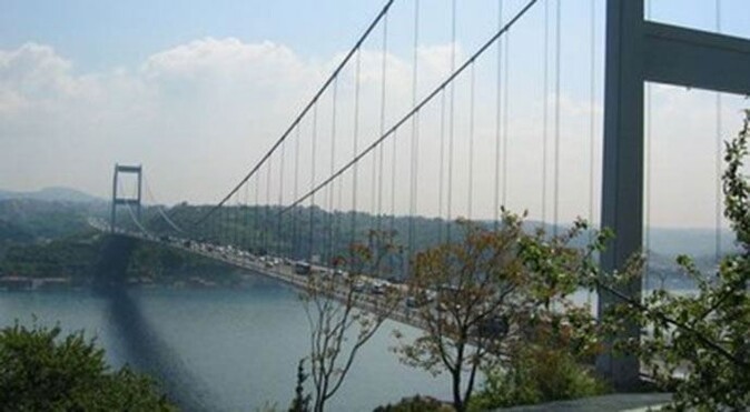 Boğaziçi Köprüsü&#039;ndeki intihar trafiği felç etti
