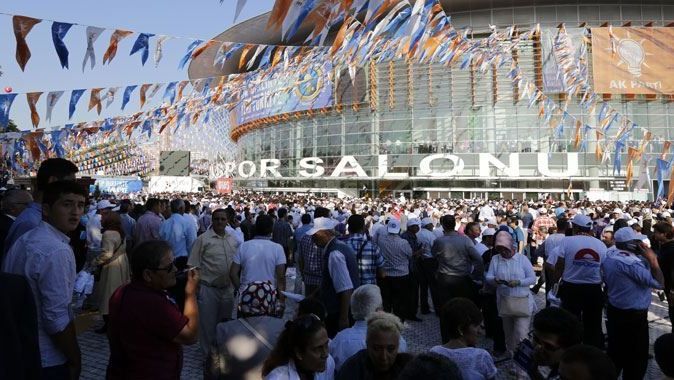 On binlerce AK Partili kongre saatini bekliyor