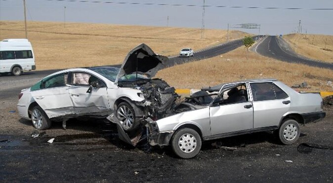 Diyarbakır&#039;da feci kaza: 1 ölü 4 yaralı