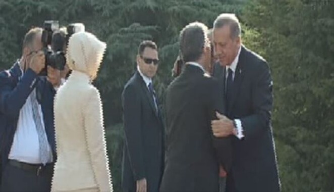 Erdoğan ve Gül tören öncesi başbaşa görüştü