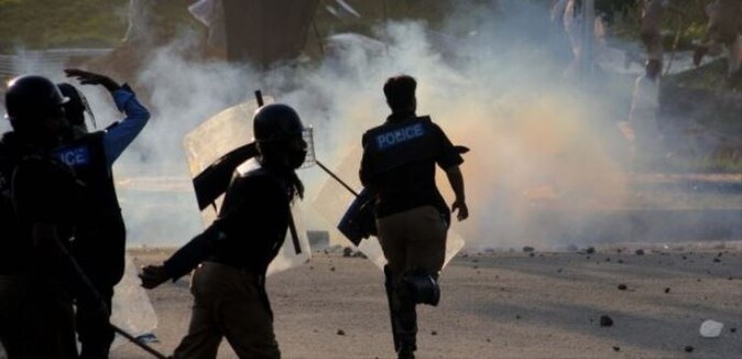Pakistan&#039;da gösteriler şiddetlendi!