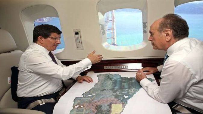 Başbakan Davutoğlu İstanbul&#039;u havadan denetledi