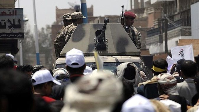 Yemen&#039;de ordu Husilere karşı alarma geçti