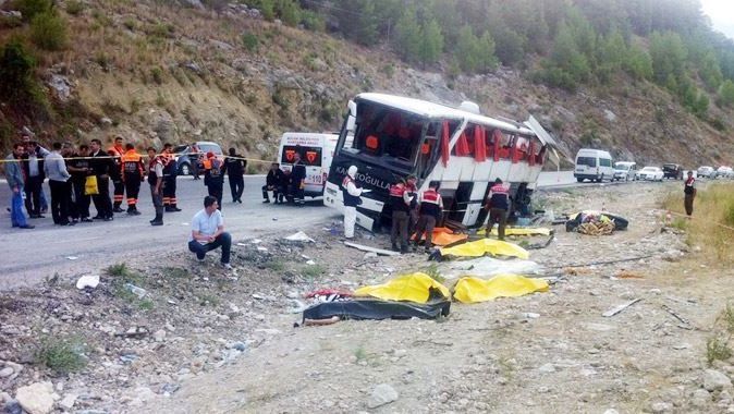 Antalya&#039;da yolcu otobüsü kazası: 13 ölü, 33 yaralı