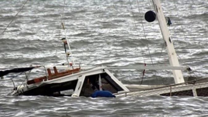 Endonezya&#039;da tekne battı: 14 ölü