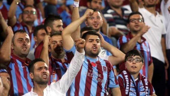 Trabzonspor taraftarından kupa göndermesi