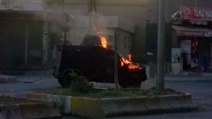 Cizre&#039;de polis aracına molotoflu saldırı