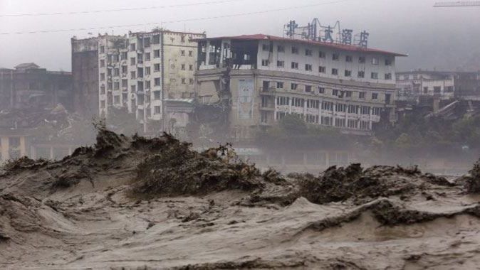 Çin&#039;de kırmızı alarm: &quot;Binlerce ev yıkıldı, 10 ölü&quot;
