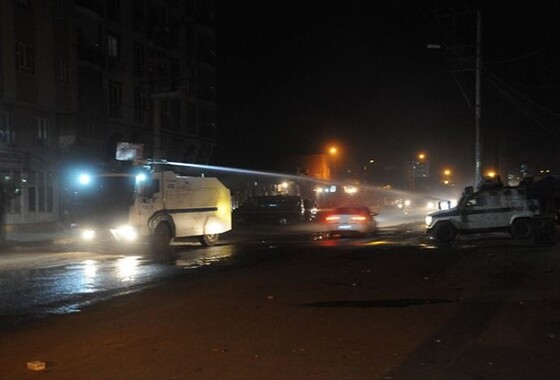 Şırnak&#039;ta zırhlı araca bomba attılar, 2 polis yaralandı
