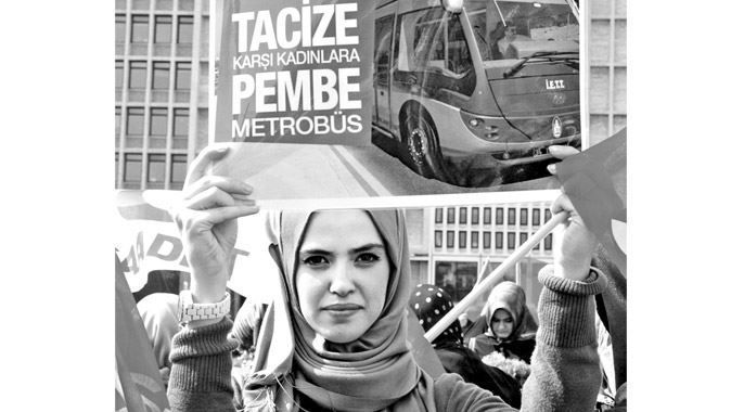 Kadınlardan eylem! &#039;Pembe metrobüs istiyoruz&#039;