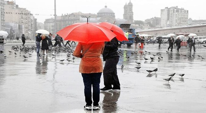 İstanbul&#039;da yağmur gümbür gümbür geldi, trafik kilit (Son durum)