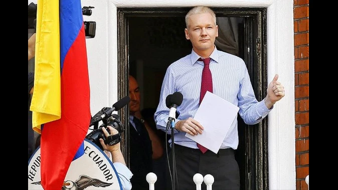 Julian Assange Google&#039;ı suçladı