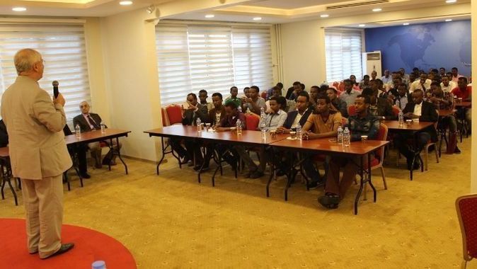 Somalili gençler İhlas Vakfı&#039;na konuk oldu