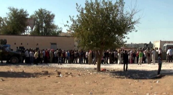Sınırda 200 kişi IŞİD&#039;le çatışmak için PYD&#039;ye katıldı