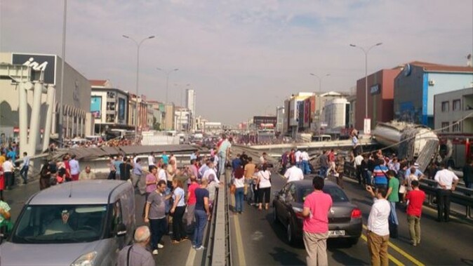 Üst geçit çöktü, İstanbul trafiği son durum