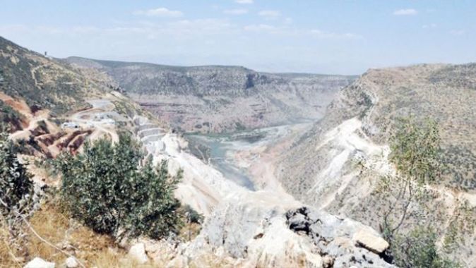 PKK&#039;lılar not bıraktı, o barajın inşaatı durdu!