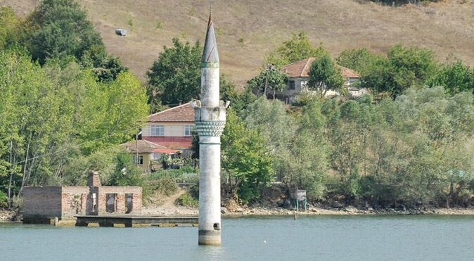 Sular altındaki minare