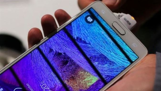 Samsung Galaxy Note Edge ve Galaxy Note 4&#039;ü tanıttı