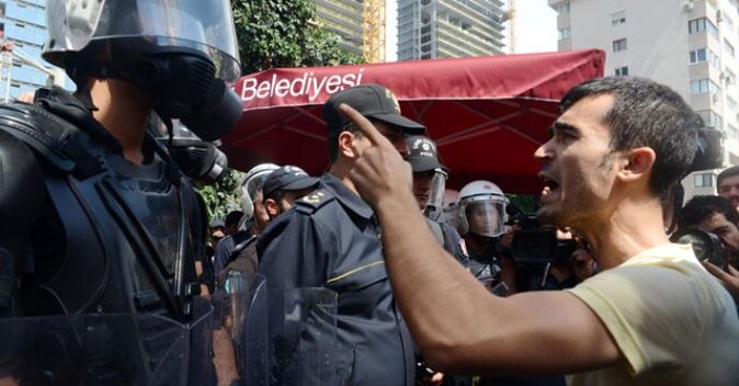 Rezidans inşaatının önünde eylemde işçiden polise: Gaz sıkmayın