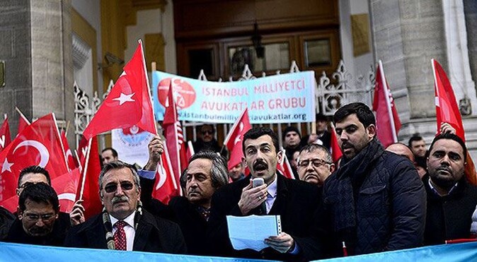 Uygur Türkleri için Eminönü&#039;nde eylem