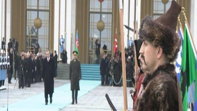 Erdoğan Aliyev&#039;i &#039;Diriliş&#039; ile karşıladı!