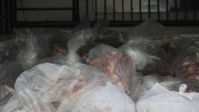 Adana&#039;da 1 ton kaçak bozuk et imha edildi