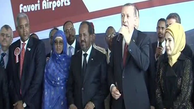 Cumhurbaşkanı Erdoğan ve eşi Somali&#039;de bu marş ile karşılandı!