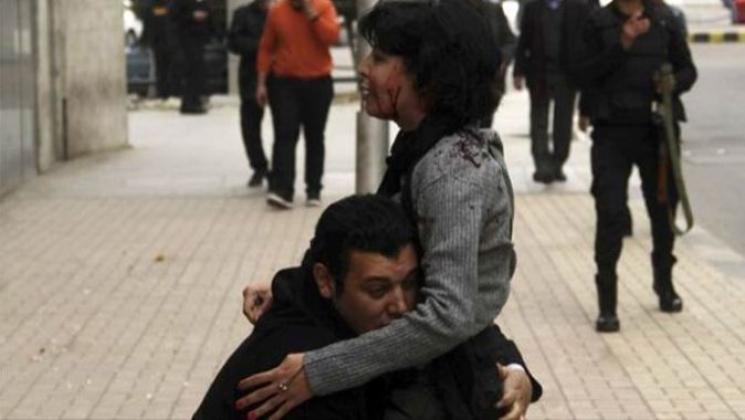 Mısır&#039;da kadın gösterici sokak ortasında böyle öldürüldü