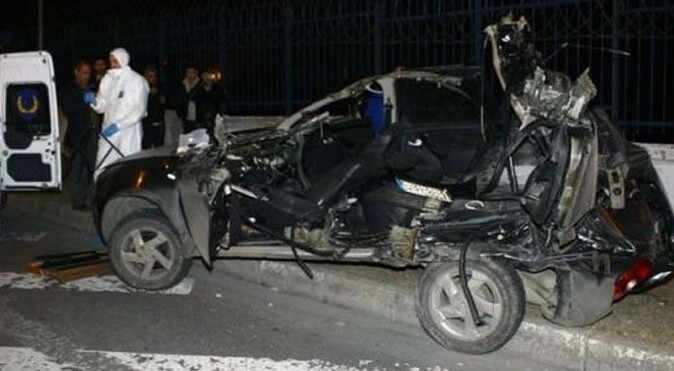 Bakırköy&#039;de iki otomobil çarpıştı: 1 ölü