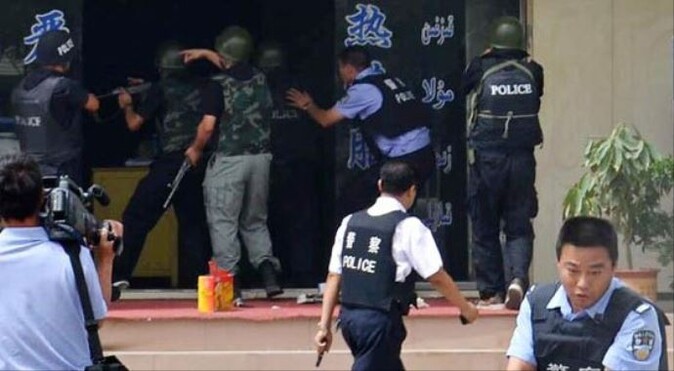 Çin&#039;in Doğu Türkistan&#039;da polis operasyonları
