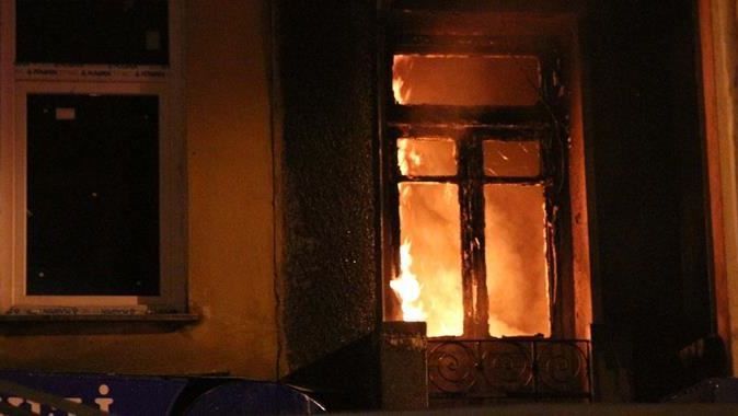 Beyoğlu&#039;nda korkutan yangın!