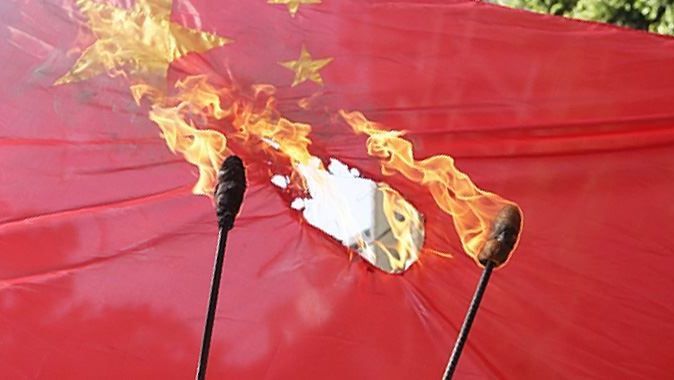 Ülkücüler Çin bayrağı yaktı