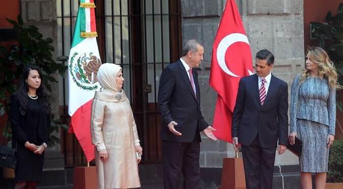 Erdoğan, Meksika&#039;da törenle karşılandı