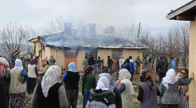 Diyarbakır&#039;da köylüler birbirine girdi, ölü ve yaralılar var