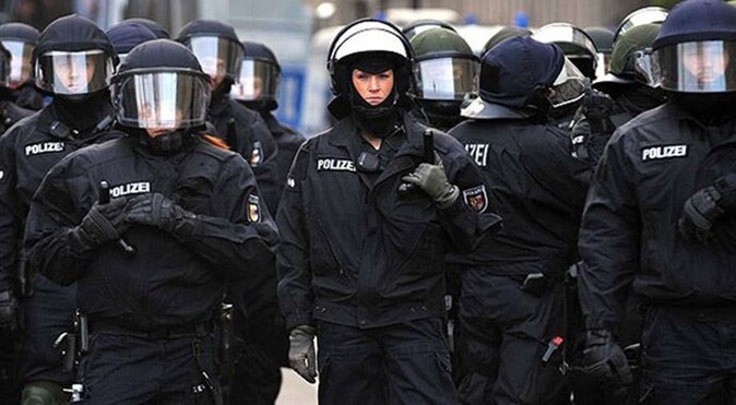 Avrupa polise geniş yetkiler veriyor, bizimkini mumla aratır!